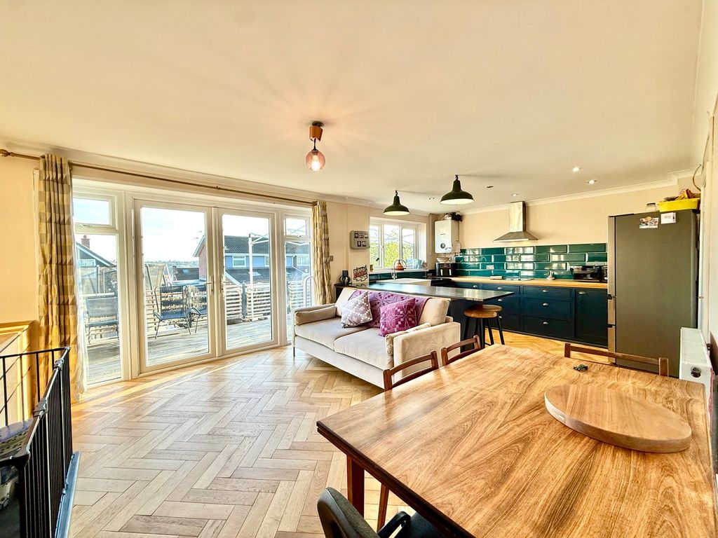 Property photo 3 of 22