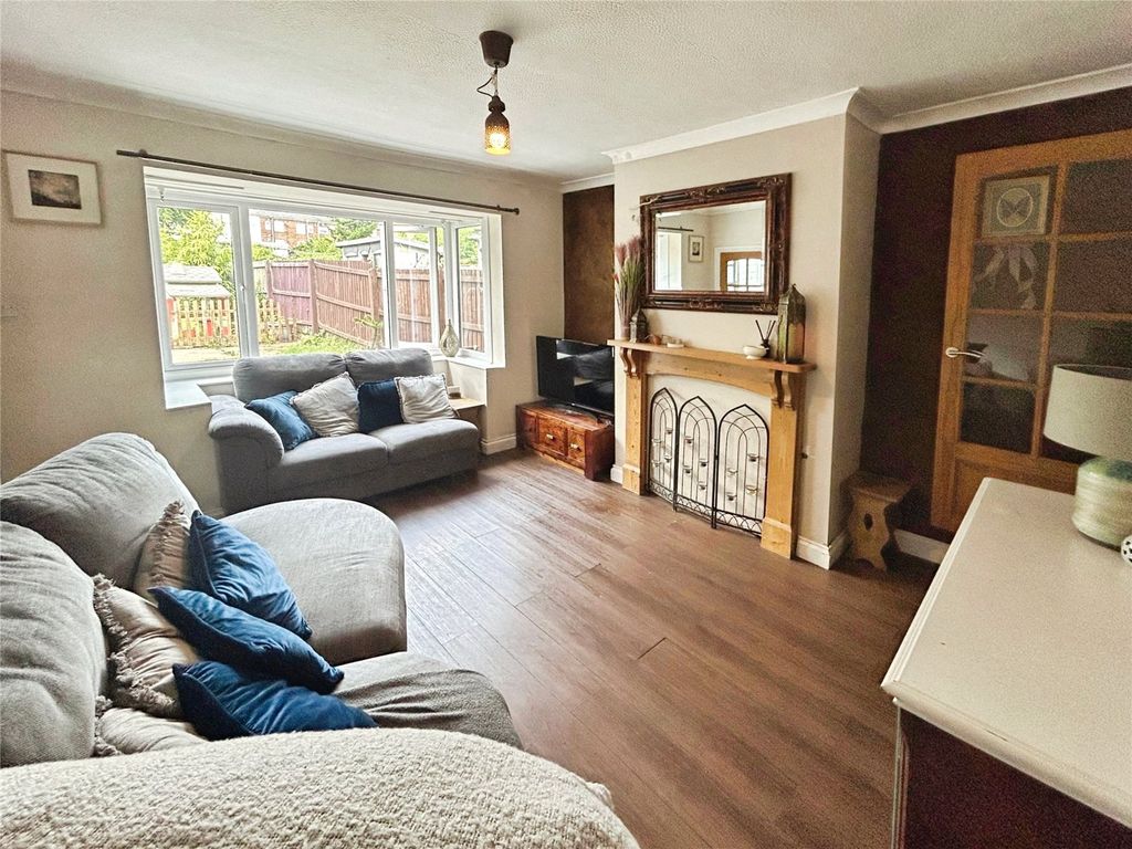 Property photo 3 of 19 Lounge