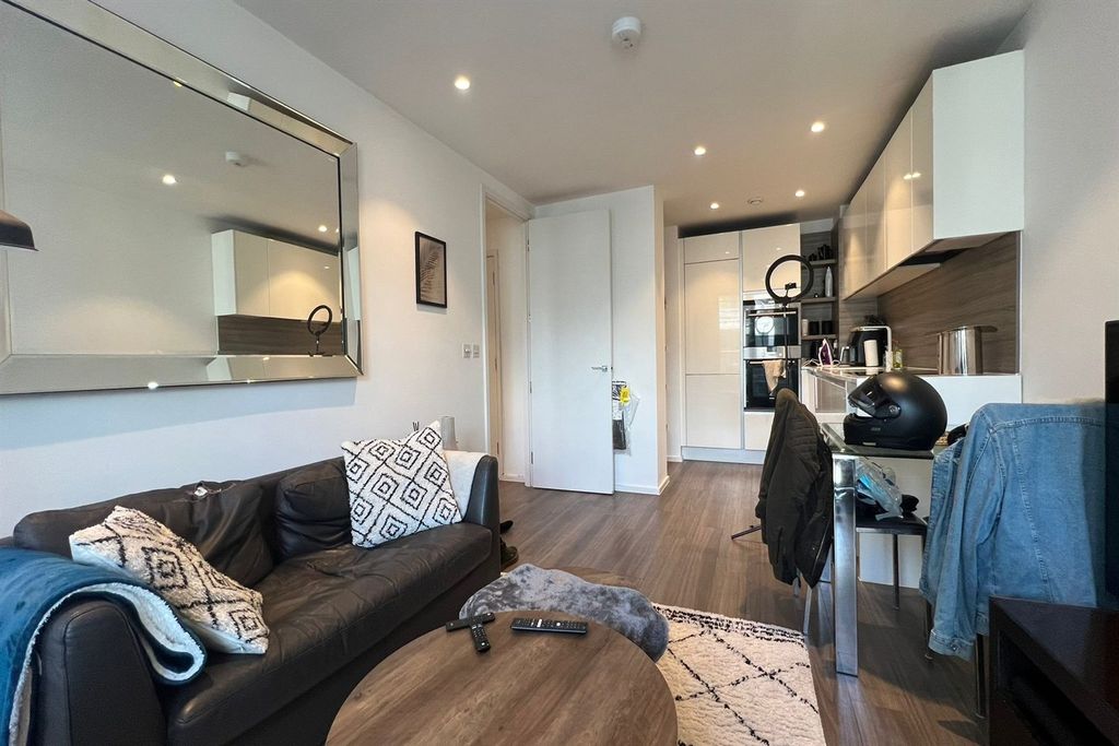Property photo 1 of 12 (Main)