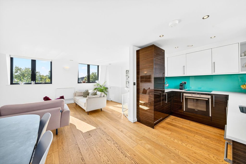 Property photo 2 of 24