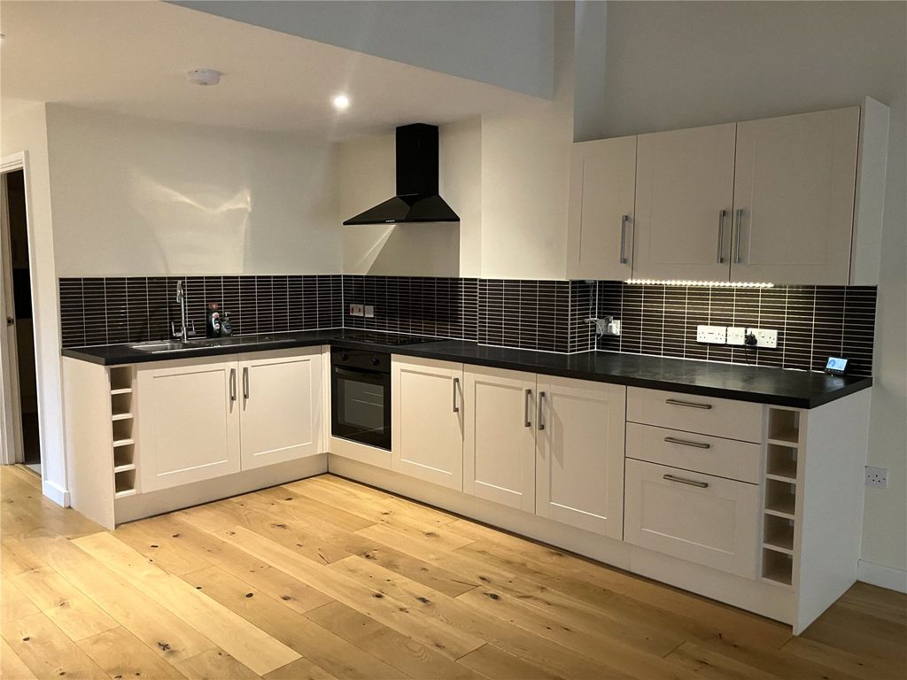 Property photo 2 of 11 Picture No. 10