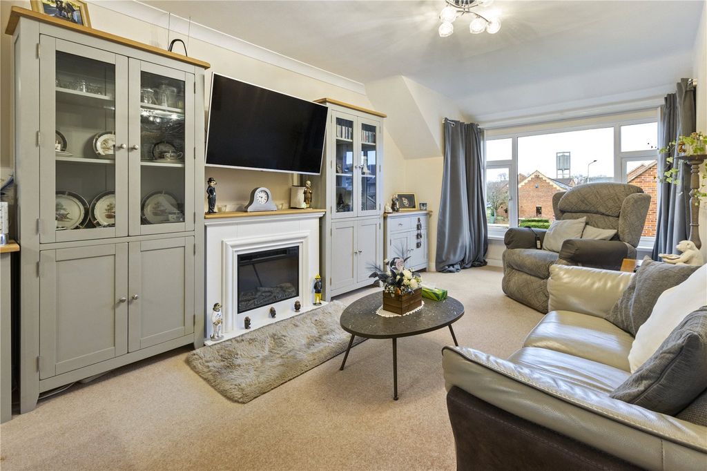 Property photo 2 of 18 Picture No. 14