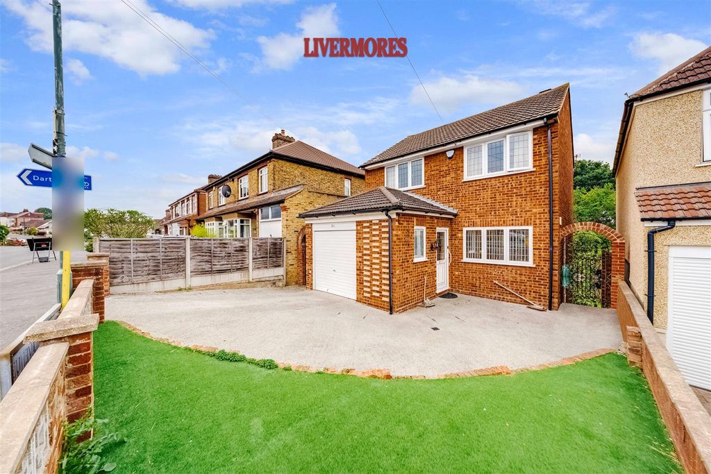 Property photo 1 of 17 External