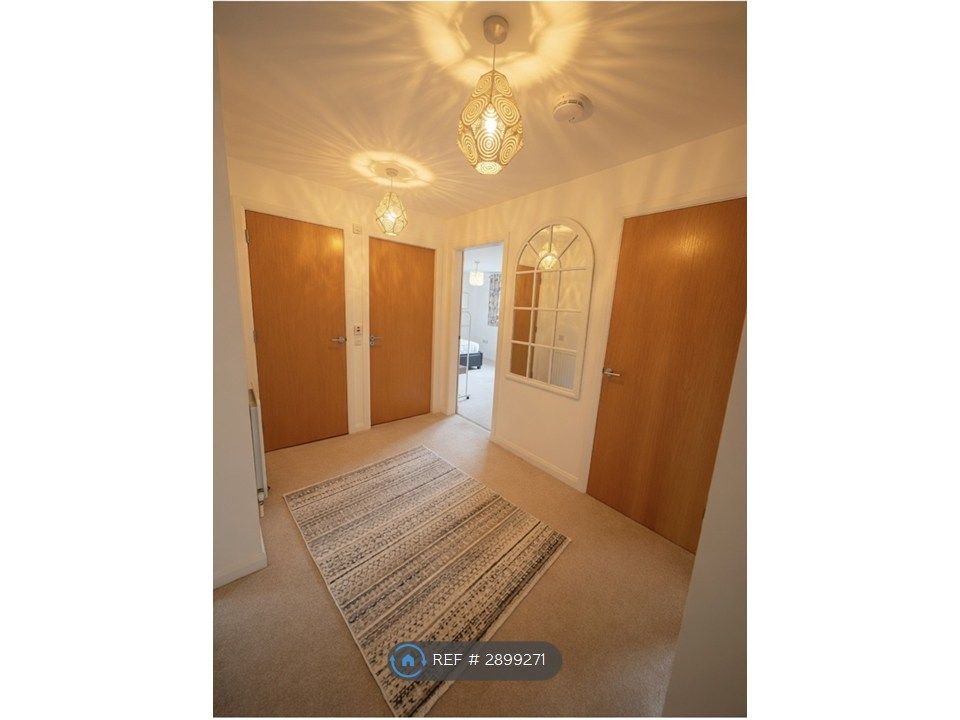 Property photo 3 of 14 Hallway