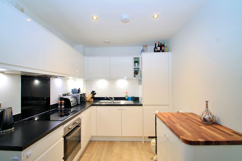 Property photo 3 of 9 Photo 2