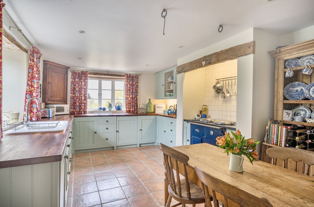 Property photo 3 of 43 1364410-21-68F0F7...