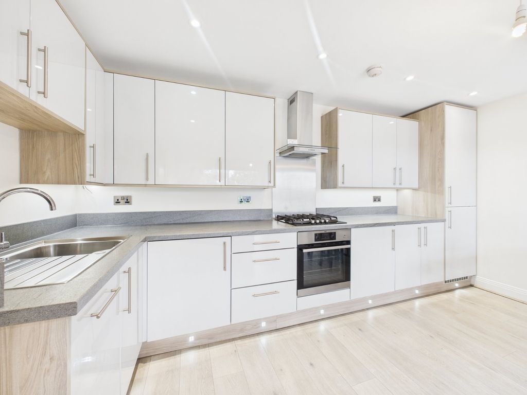 Property photo 2 of 12 Kitchen