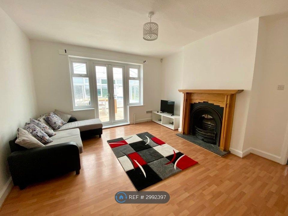 Property photo 1 of 10 Living Room