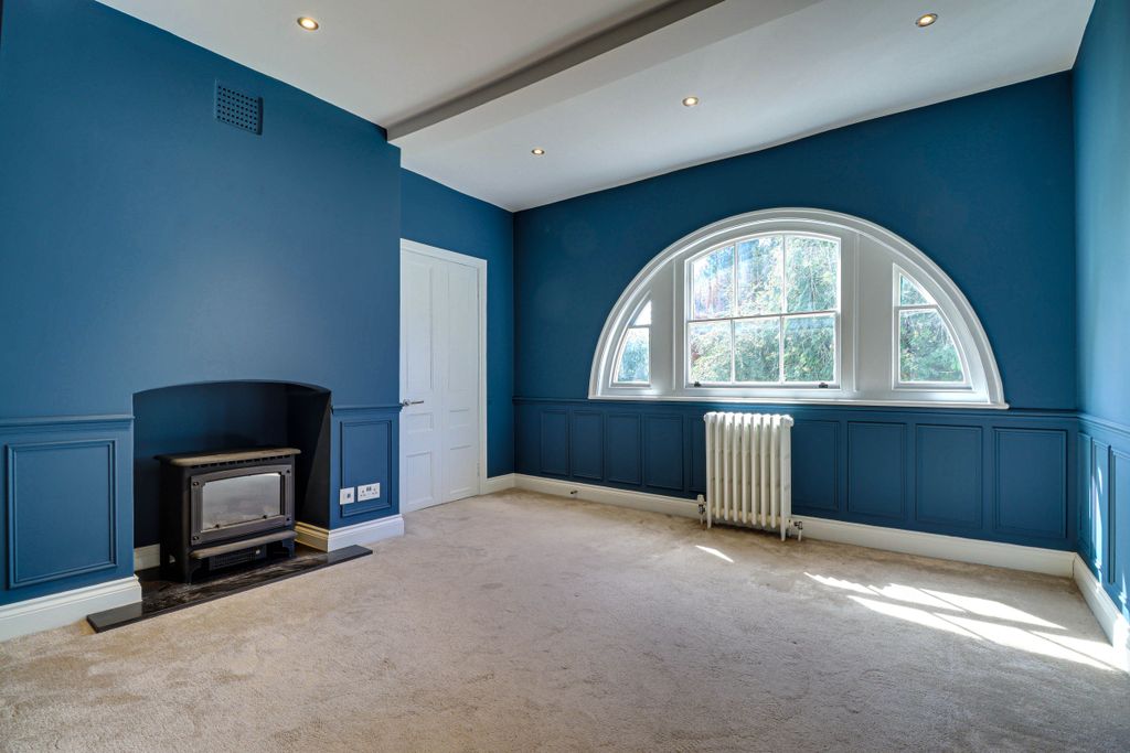 Additional image 4 of 3 bed flat for saleLeyton Green, Harpenden, Hertfordshire AL5