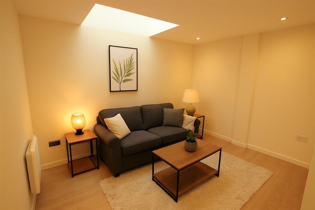 Property photo 1 of 6 Lounge