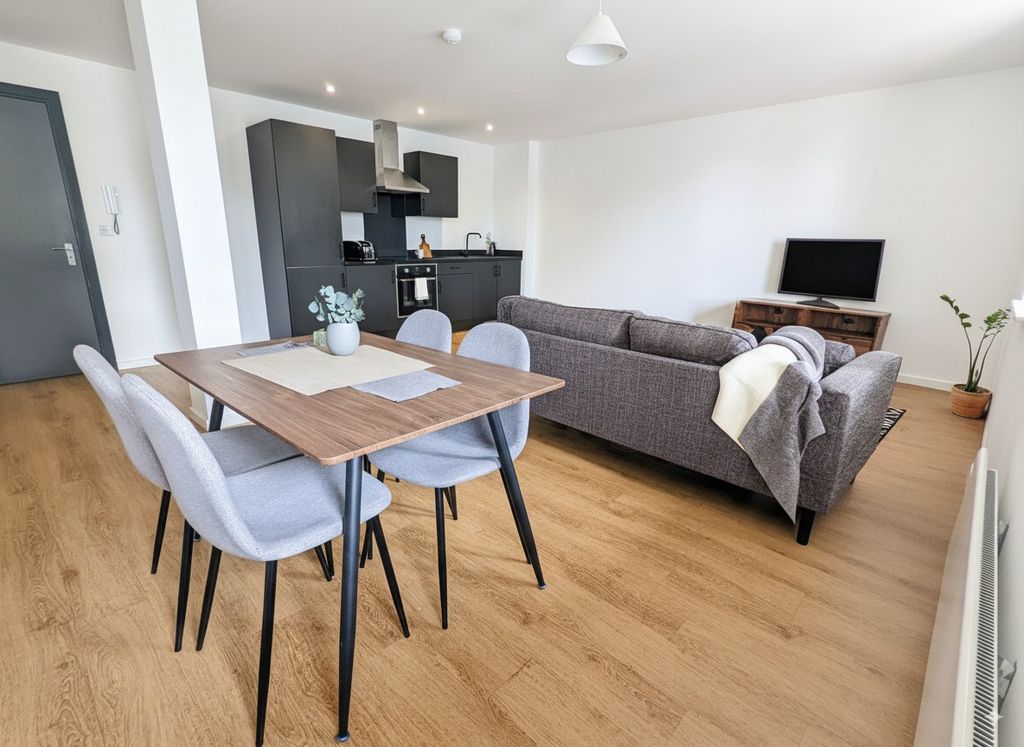 Property photo 2 of 6 Livingroom