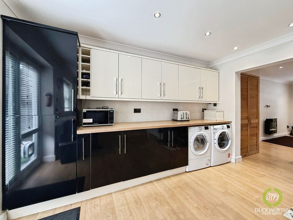 Property photo 3 of 25