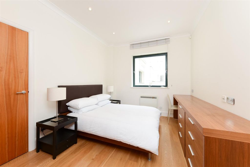 Property photo 3 of 8 101 West Block County Hall Se1-5898.Jpg