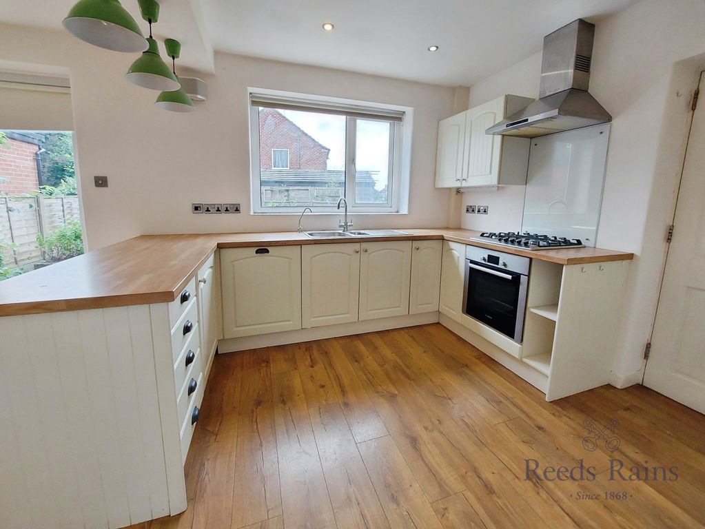 Property photo 2 of 21 Kitchen