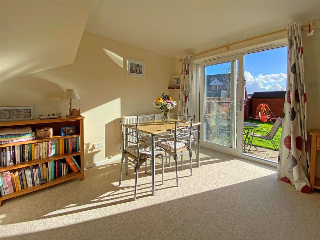 Property photo 3 of 12