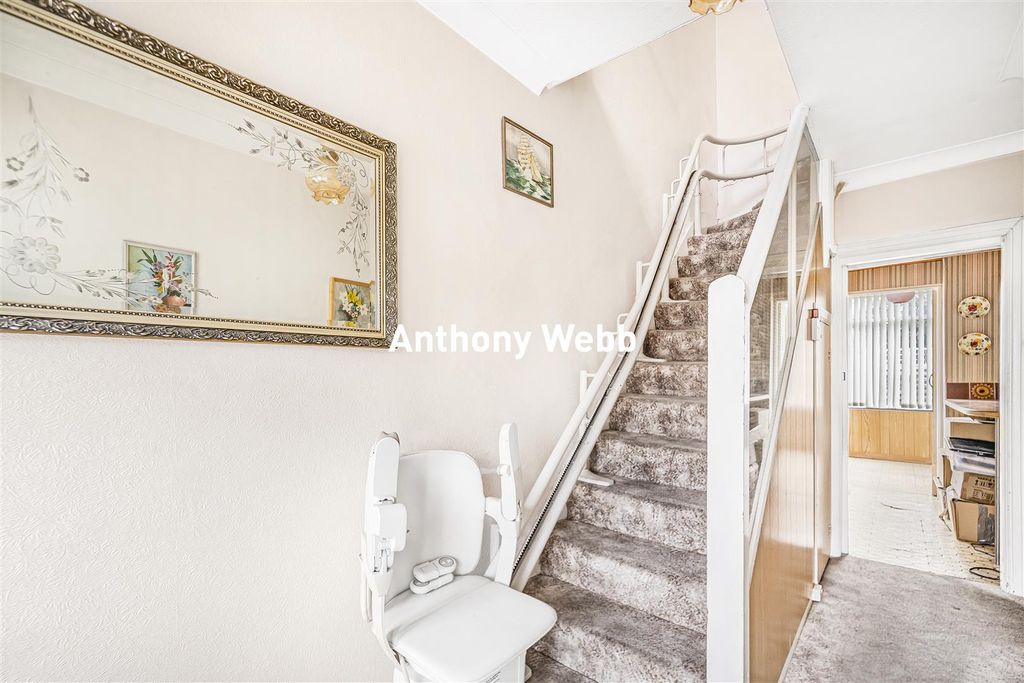 Property photo 3 of 19 Hallway