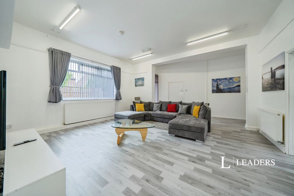 Property photo 2 of 11 Pbox-Img.Jpg