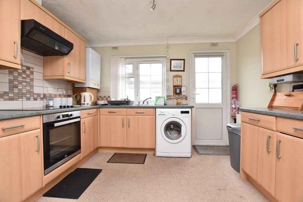 Property photo 2 of 17 Kitchen