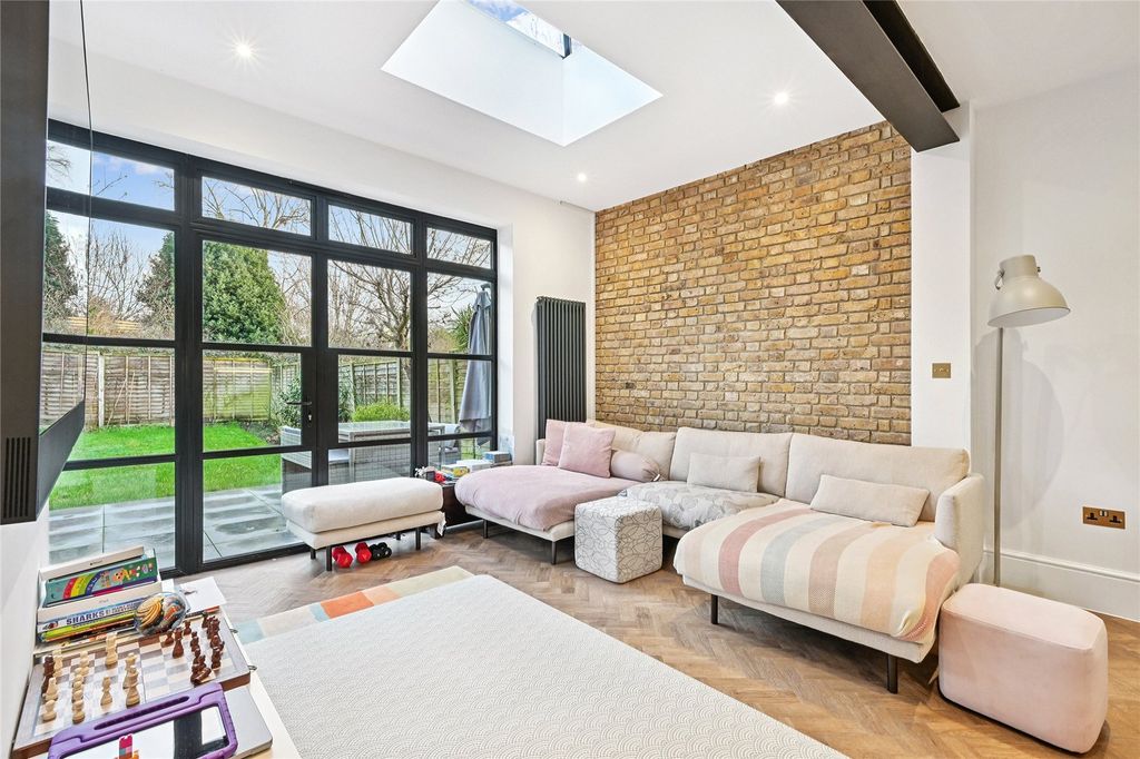 Property photo 3 of 14 Kitchen/Dining