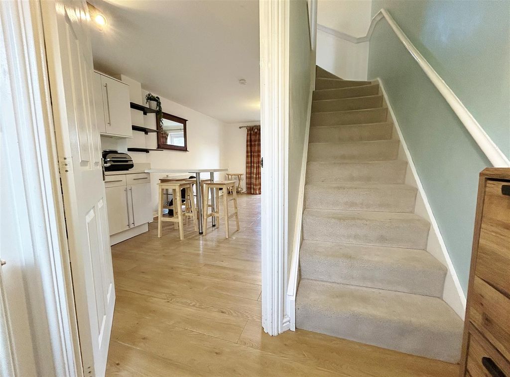 Property photo 2 of 12 Entrance Hall