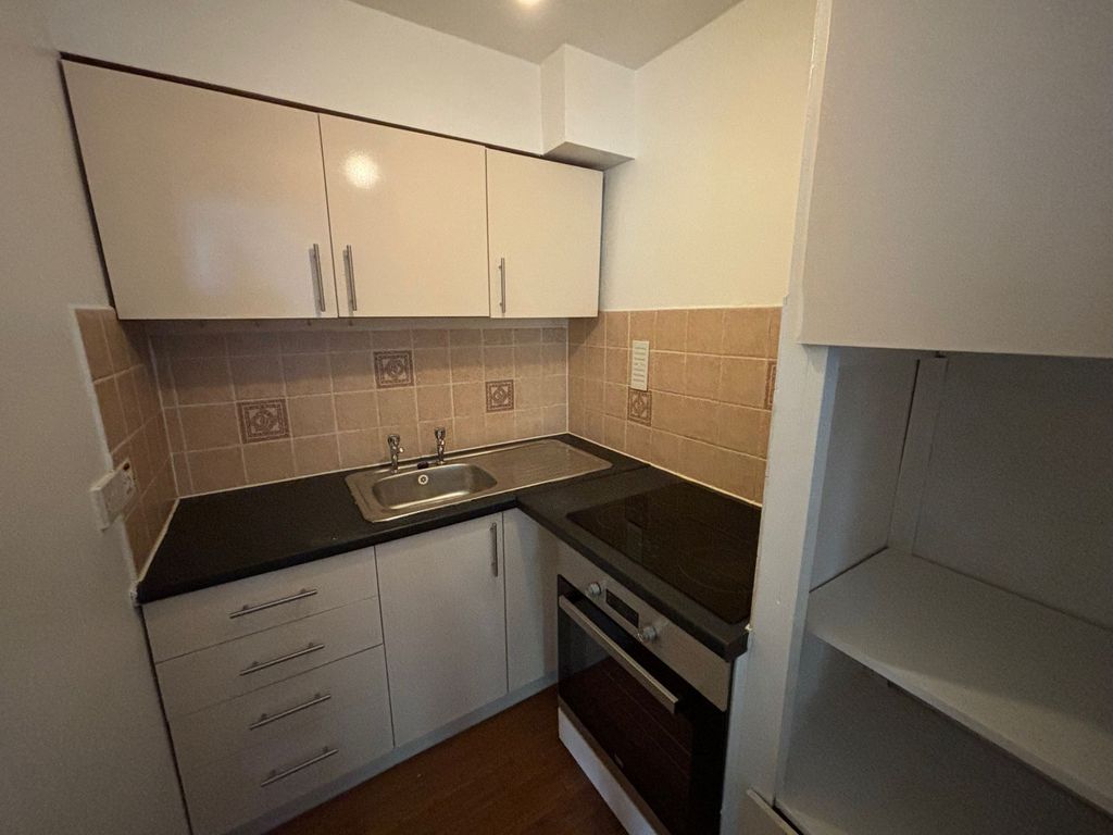 Property photo 3 of 5 Kitchen