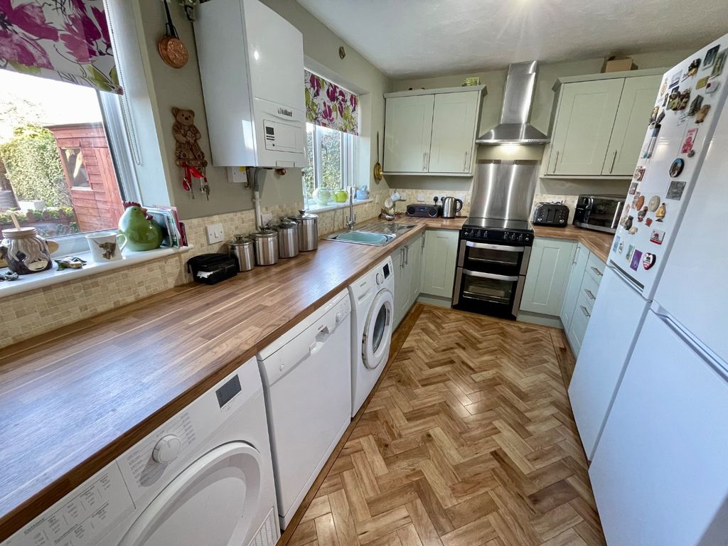 Property photo 3 of 11 4956374