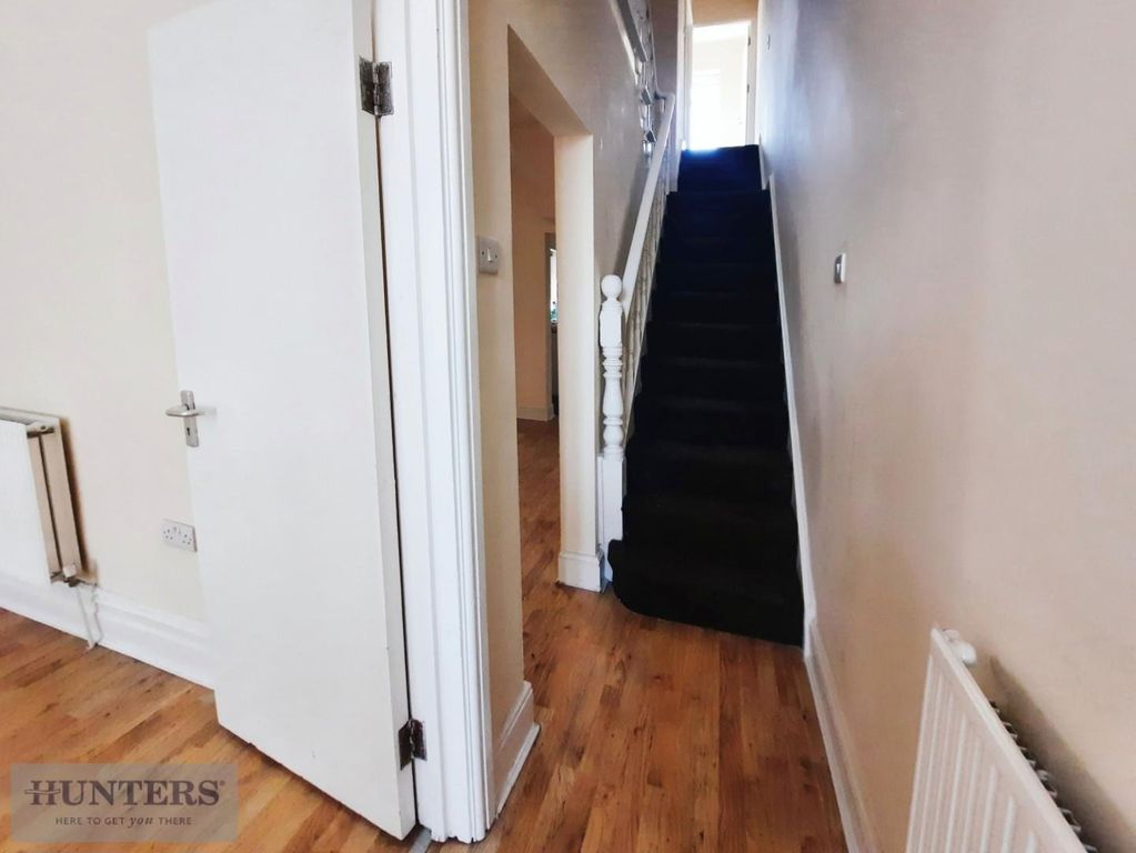 Property photo 3 of 13 Entrance Hallway