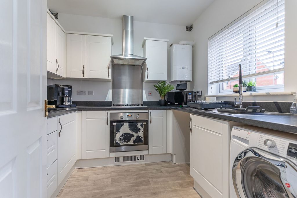 Property photo 2 of 22