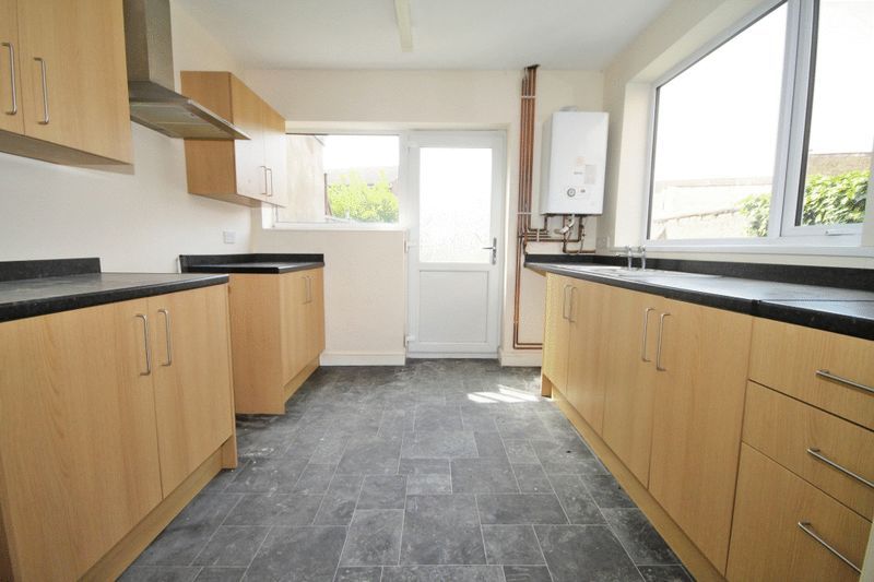 Property photo 3 of 10 Kitchen