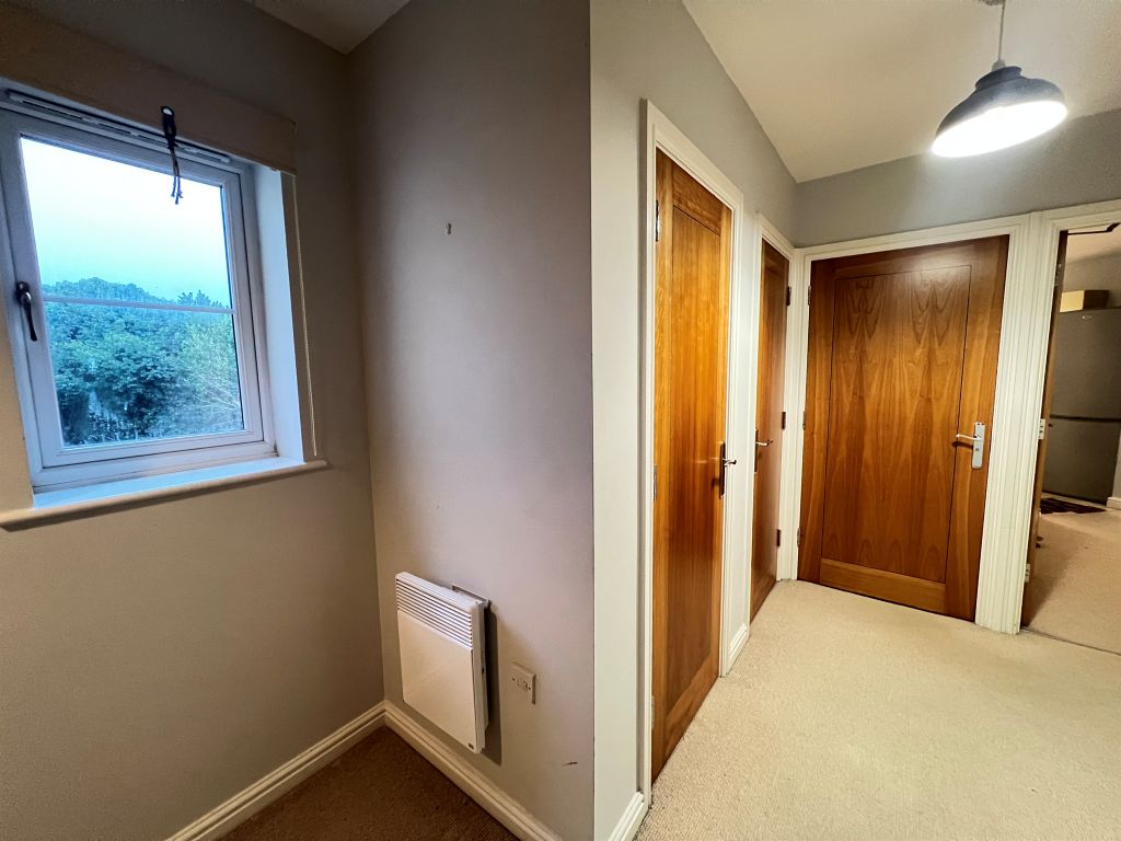 Property photo 3 of 14 Hall