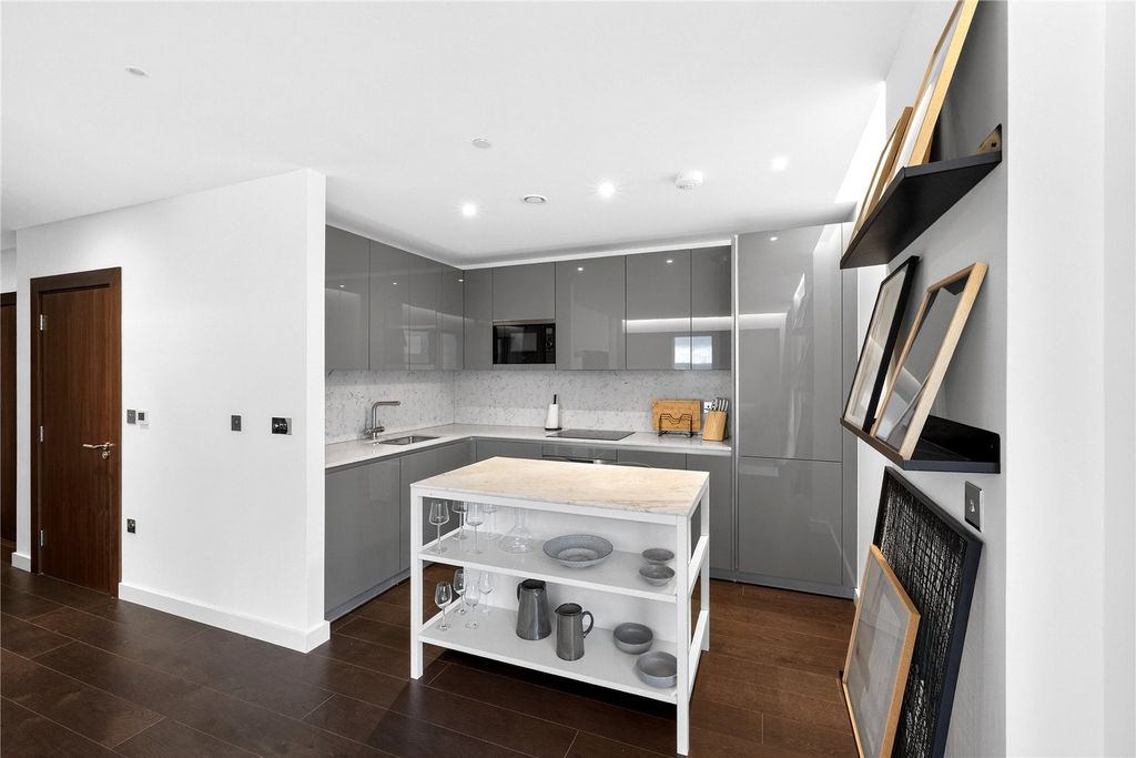 Property photo 2 of 20 Kitchen