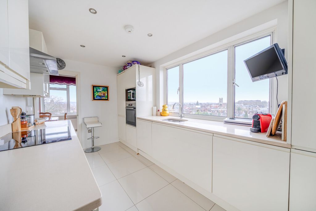 Property photo 3 of 17 1396659-20-6960Eb...