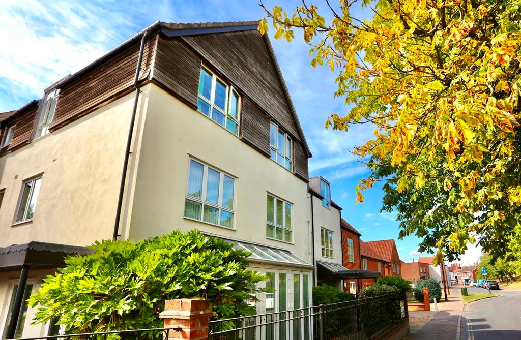 Property photo 1 of 21