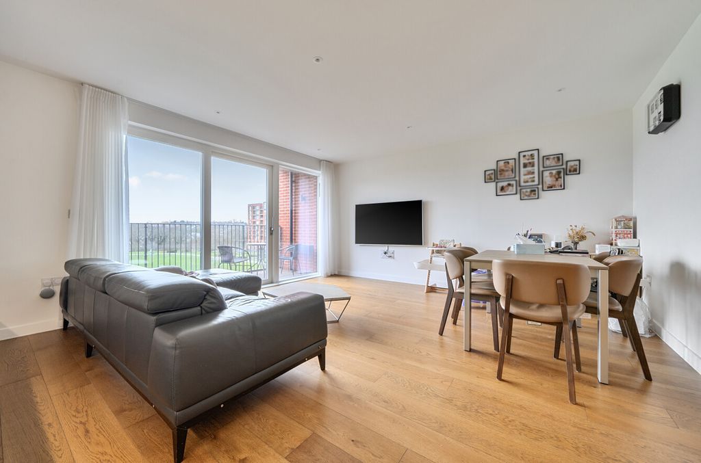 Property photo 3 of 16 1416023-9-69949d6...