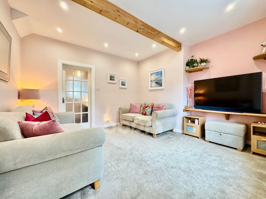 Property photo 2 of 21 Dalry Road, Kilbirnie Lounge Pic