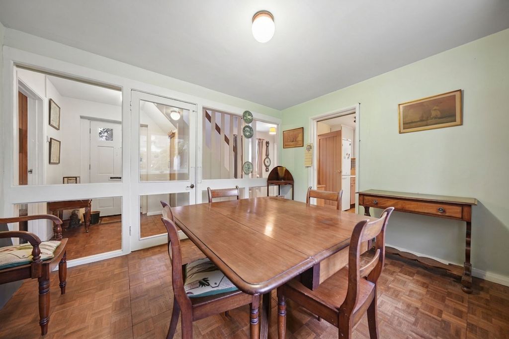 Property photo 2 of 27
