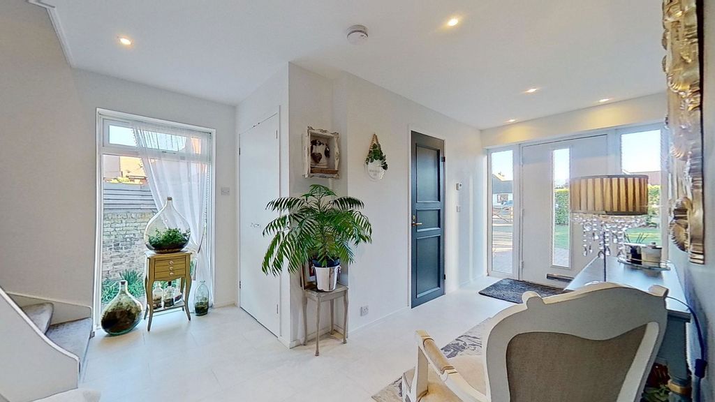 Property photo 3 of 42