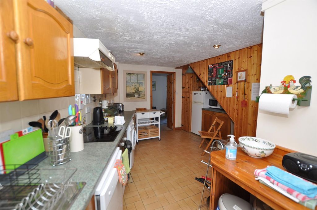 Property photo 3 of 48 Kitchen