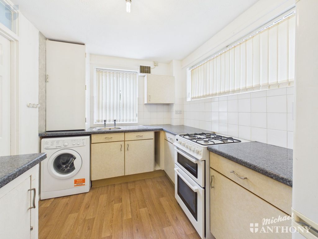 Property photo 3 of 9 Cam03852G0-Pr0705-Still006