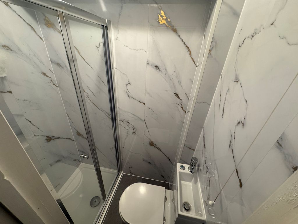 Property photo 2 of 8 Bathroom 2