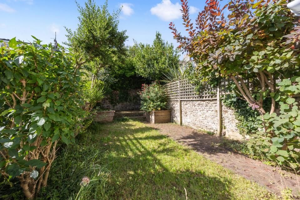 Property photo 2 of 15 Brigden Street, 9-013 (Custom).Jpg
