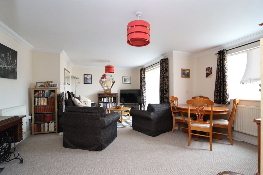 Property photo 2 of 12 Picture No. 10