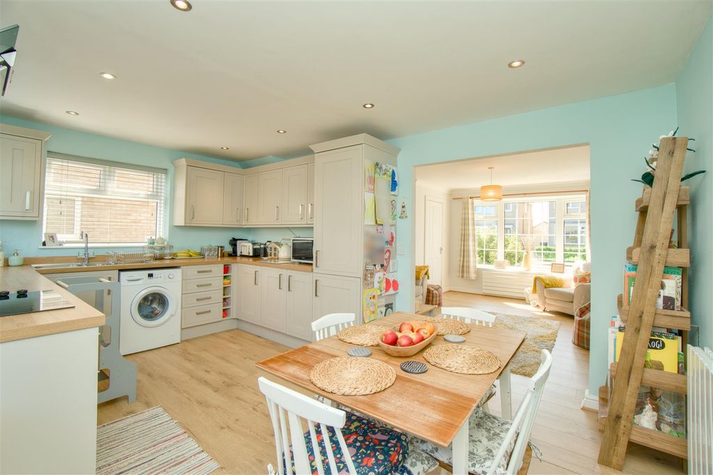 Property photo 3 of 16 Dining Kitchen