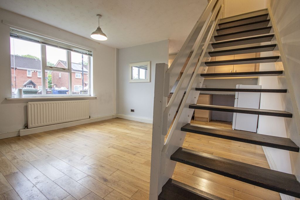 Property photo 3 of 11 3