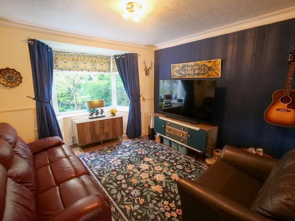 Property photo 3 of 14 Lounge