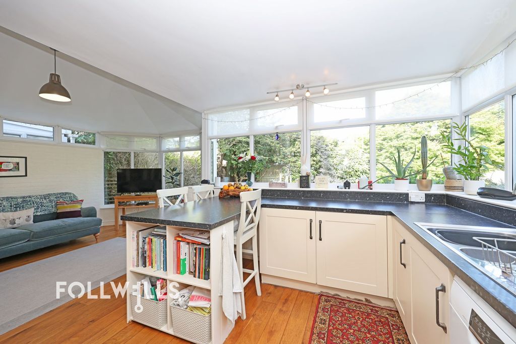 Property photo 3 of 25