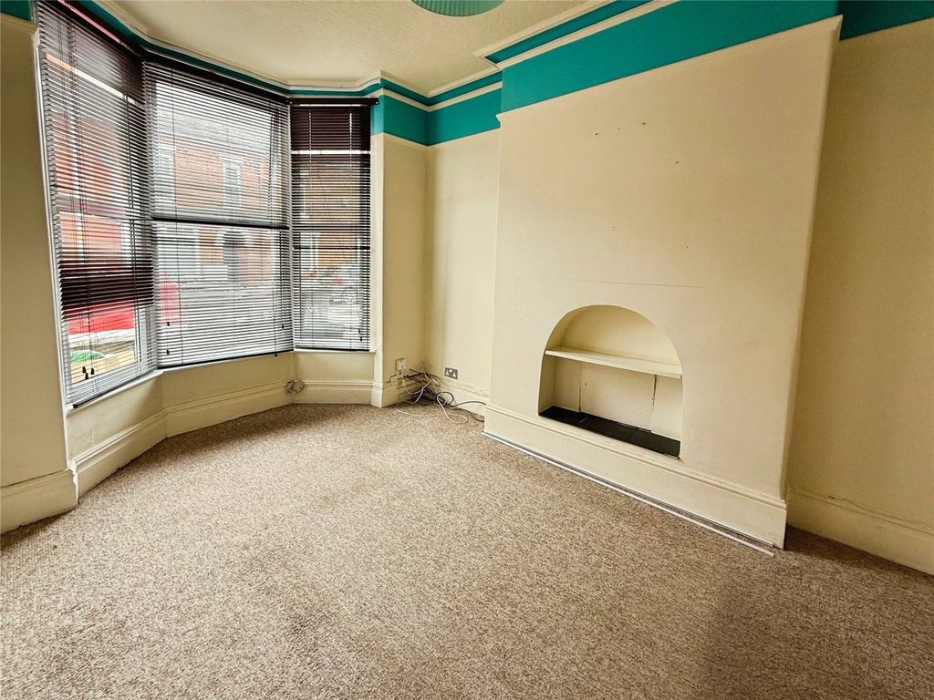 Property photo 2 of 12 Lounge