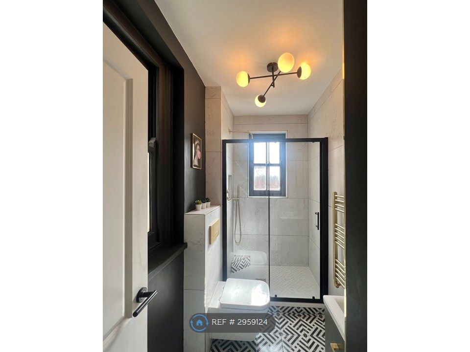 Property photo 2 of 8 Bathroom