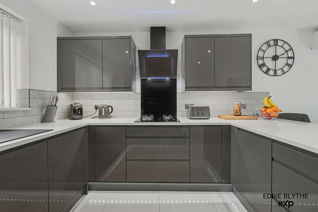 Property photo 1 of 33