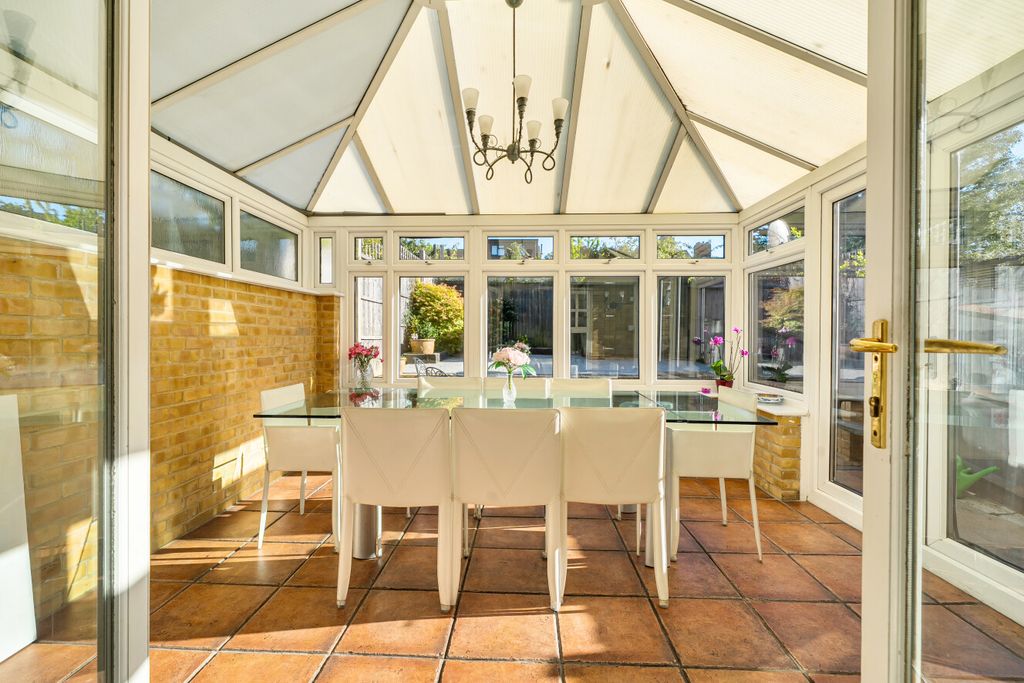Property photo 2 of 16 1454299-17-69F3A8...